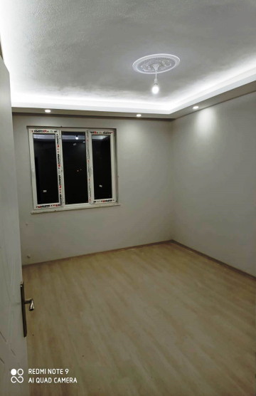 YALINLI'da 3 KATLI SATILIK BİNA