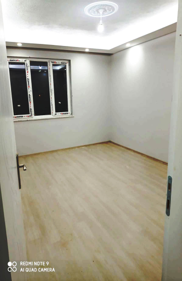 YALINLI'da 3 KATLI SATILIK BİNA