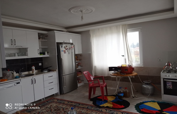YALINLI'da 3 KATLI SATILIK BİNA