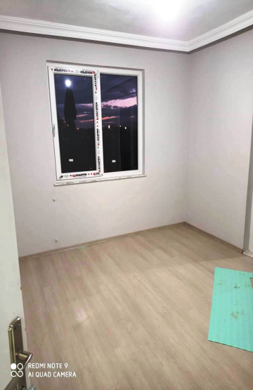 YALINLI'da 3 KATLI SATILIK BİNA