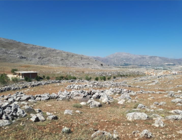 KORKUTELİ NEBİLER KÖY İÇİNDE ÜZERİNDE EV OLAN SATILIK TARLA