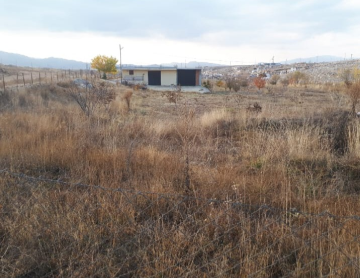 KORKUTELİ NEBİLER KÖY İÇİNDE ÜZERİNDE EV OLAN SATILIK TARLA