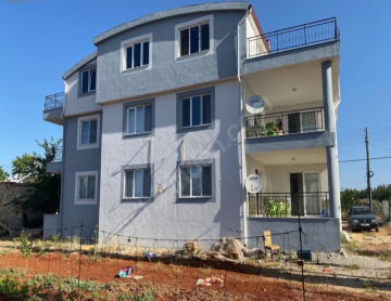 YALINLI'da 3 KATLI SATILIK BİNA
