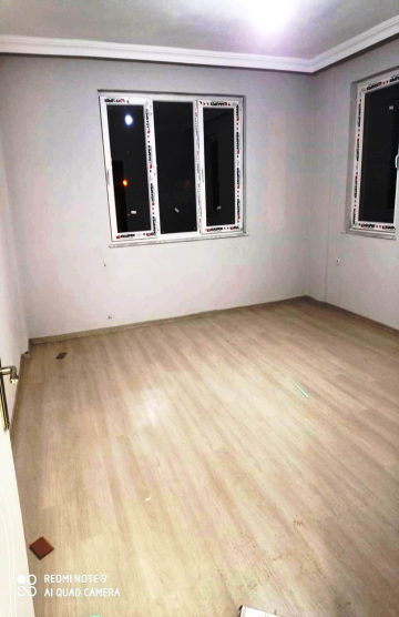 YALINLI'da 3 KATLI SATILIK BİNA