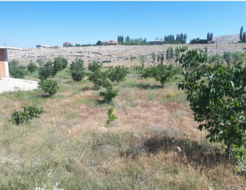 KORKUTELİ NEBİLER KÖY İÇİNDE ÜZERİNDE EV OLAN SATILIK TARLA