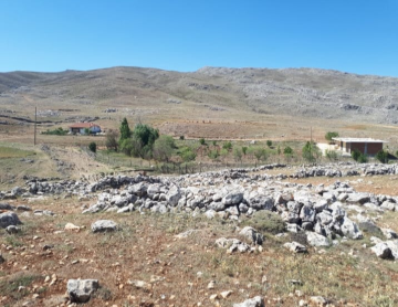 KORKUTELİ NEBİLER KÖY İÇİNDE ÜZERİNDE EV OLAN SATILIK TARLA