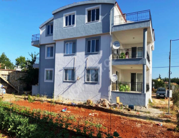 YALINLI'da 3 KATLI SATILIK BİNA